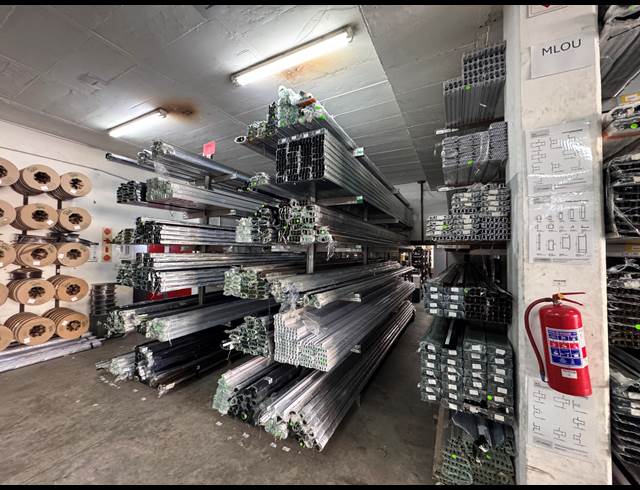 1,083M² WAREHOUSE TO LET IN BRIARDENE