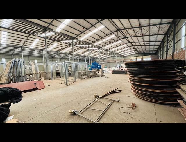 4,400M² WAREHOUSE TO LET IN SYBRAND VAN NIEKERK INDUSTRIAL