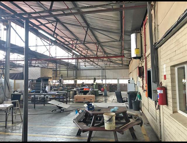 2,400M² WAREHOUSE TO LET IN SPARTAN