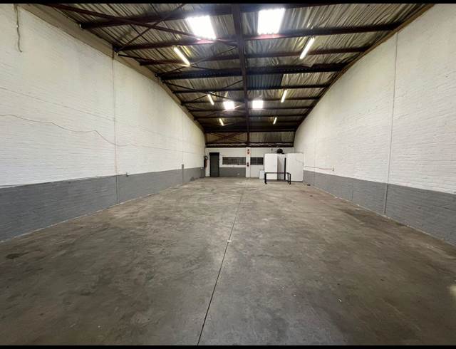 193M² WAREHOUSE TO LET IN CROWN
