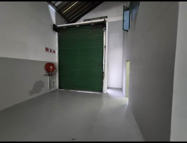 383M² WAREHOUSE TO LET IN BRIARDENE