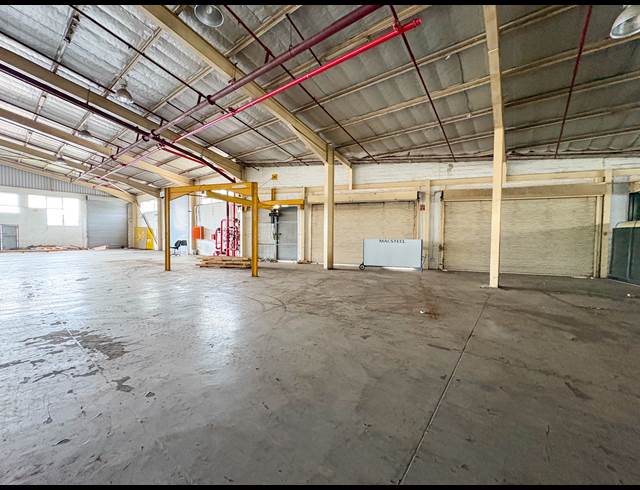 1,630M² WAREHOUSE TO LET IN WESTMEAD