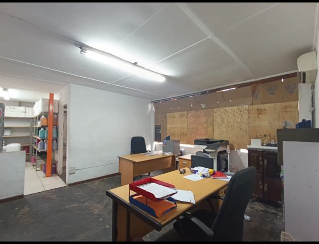 1,061M² WAREHOUSE TO LET IN PINETOWN CENTRAL
