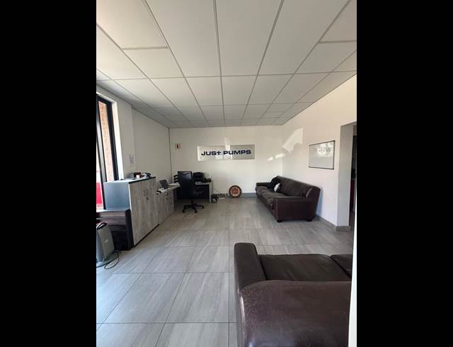 260M² WAREHOUSE TO LET IN BONNIE BRAE