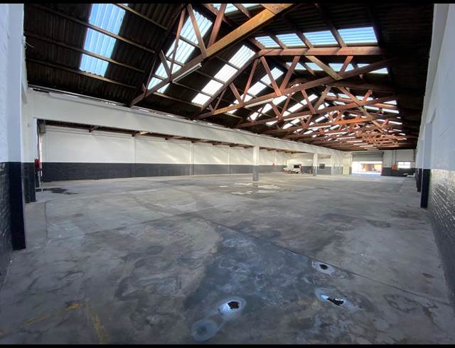 1,029M² FACTORY TO LET IN EPPING INDUSTRIAL