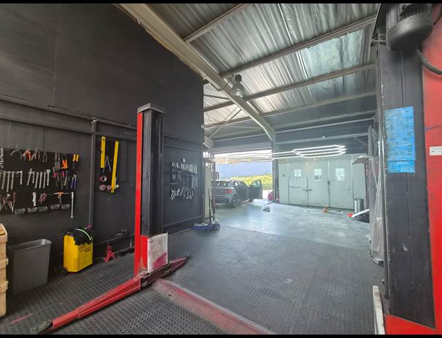 580M² WAREHOUSE TO LET IN HALFWAY GARDENS