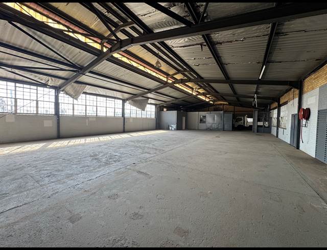 1,200M² WAREHOUSE TO LET IN ROODEPOORT CENTRAL