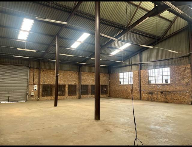 950M² WAREHOUSE TO LET IN AMALGAM
