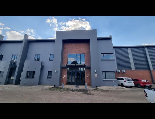 2,943M² WAREHOUSE TO LET IN POMONA