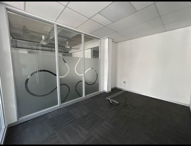 1,348M² WAREHOUSE TO LET IN VORNA VALLEY