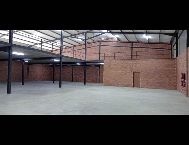 1,102M² WAREHOUSE TO LET IN ORMONDE