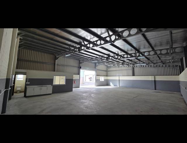 220M² WAREHOUSE TO LET IN WELLINGTON CENTRAL