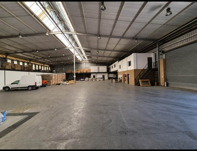 2,000M² WAREHOUSE TO LET IN LONGMEADOW
