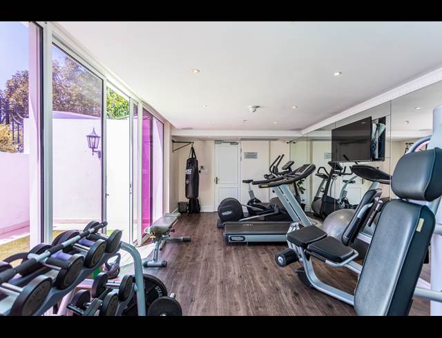 2 BEDROOM APARTMENT TO LET IN SEA POINT