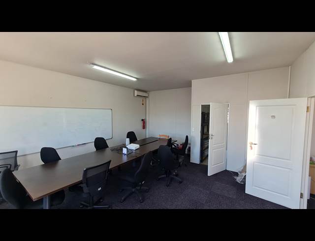 185M² OFFICE TO LET IN WESTLAKE