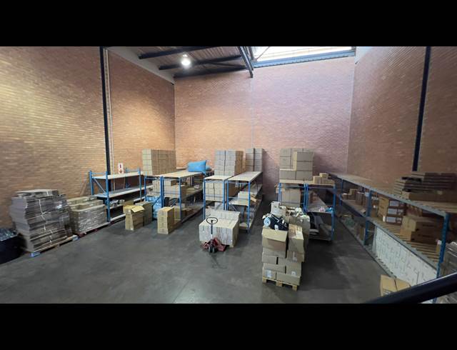 284.20M² WAREHOUSE TO LET IN DRIEHOEK