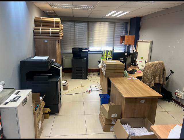 1,246M² OFFICE TO LET IN DAWNCLIFFE