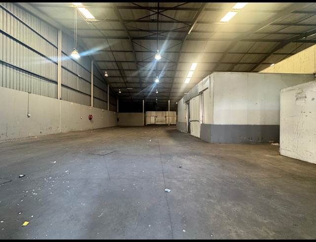 2,000M² WAREHOUSE TO LET IN PHOENIX INDUSTRIAL