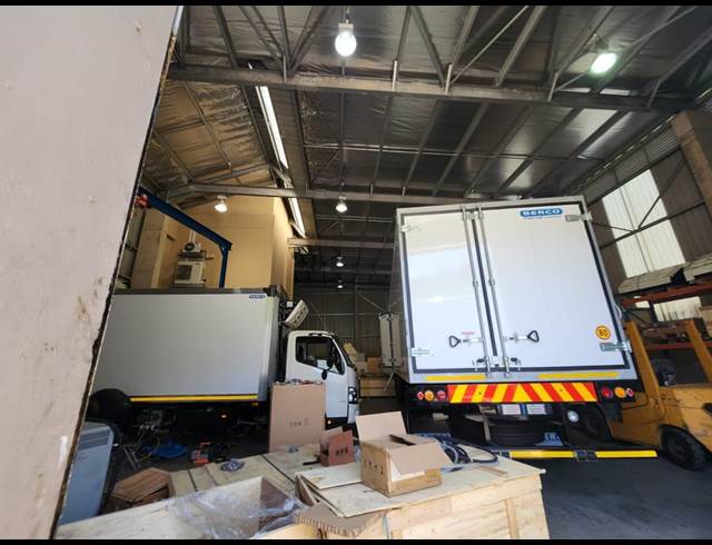 1,135M² WAREHOUSE TO LET IN MAXMEAD