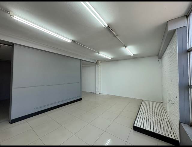 475M² SHOWROOM TO LET IN PAARDEN EILAND