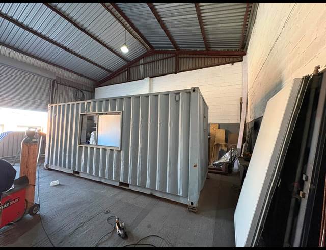 152M² WAREHOUSE TO LET IN BROADLANDS PARK