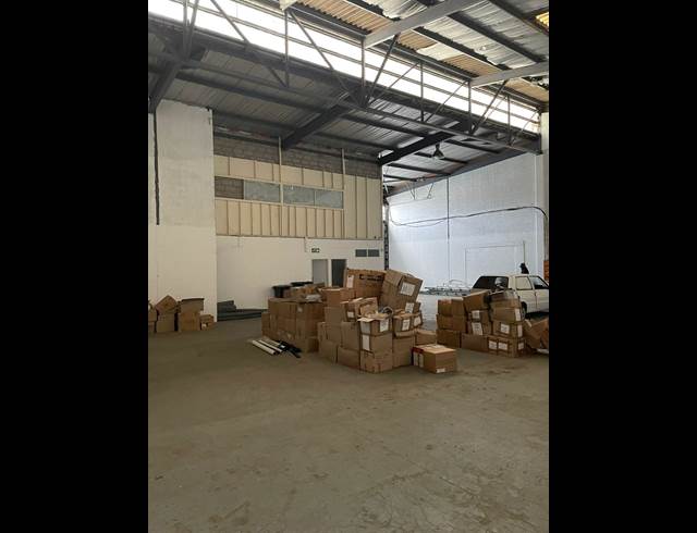 345M² WAREHOUSE TO LET IN RETREAT