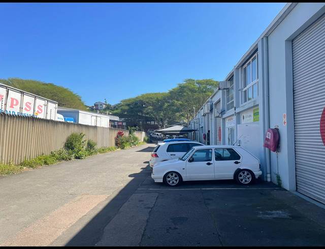 180M² WAREHOUSE TO LET IN BRIARDENE