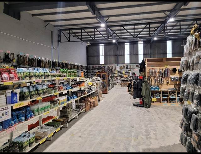 558M² WAREHOUSE TO LET IN STIKLAND INDUSTRIAL