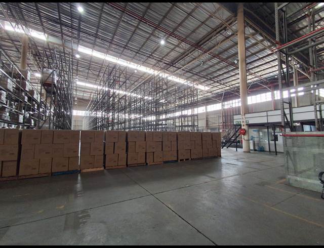 8,558M² WAREHOUSE TO LET IN DENVER