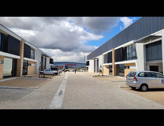 395M² WAREHOUSE TO LET IN STIKLAND INDUSTRIAL