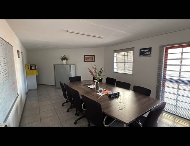 690M² WAREHOUSE TO LET IN JET PARK