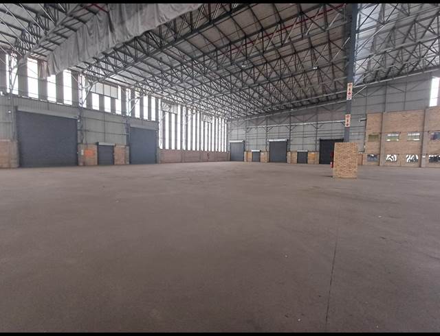 22,510M² WAREHOUSE TO LET IN COSMO CITY