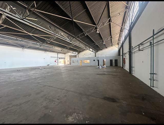 1,000M² WAREHOUSE TO LET IN ELANDSFONTEIN