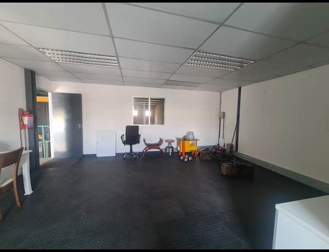 332M² WAREHOUSE TO LET IN LINBRO PARK