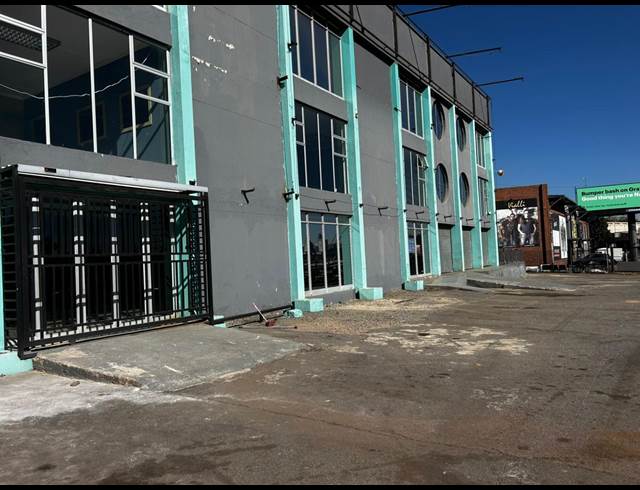 1,900M² WAREHOUSE TO LET IN WYNBERG