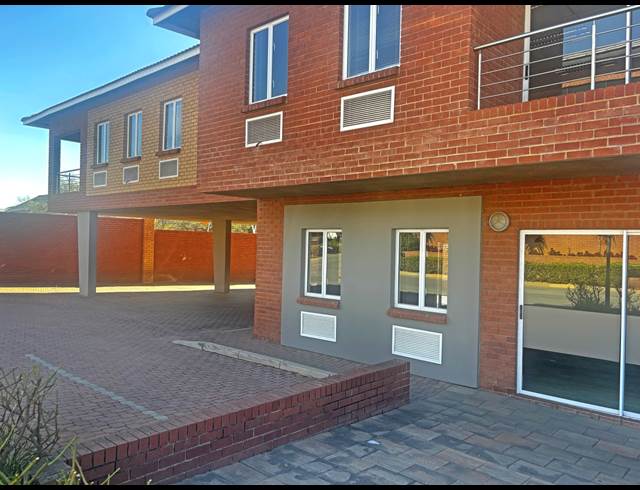 365M² BUILDING TO LET IN FOURWAYS