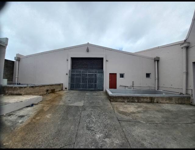 1,239M² WAREHOUSE RENTED IN WOODBROOK