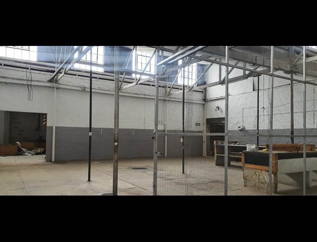 2,300M² WAREHOUSE TO LET IN CITY & SUBURBAN