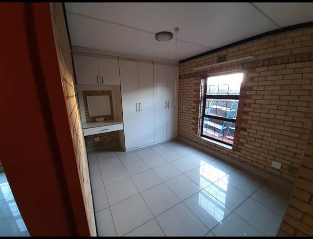 3 bed property to rent in DEWALD HATTINGH PARK