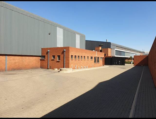 2,590M² WAREHOUSE TO LET IN WADEVILLE