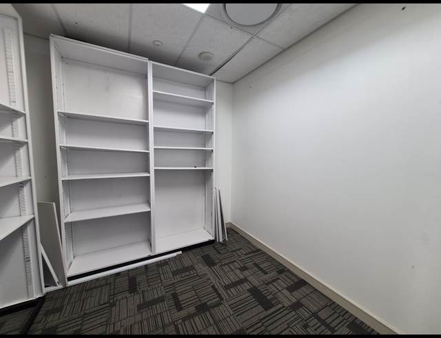 521M² OFFICE TO LET IN SANDHURST