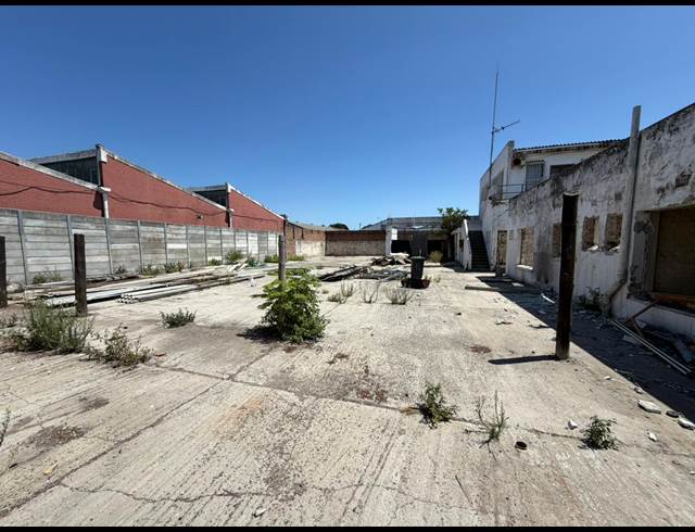 760M² BUILDING TO LET IN LANSDOWNE
