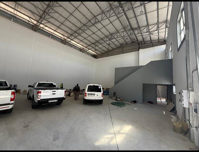 436M² WAREHOUSE TO LET IN BELLVILLE SOUTH INDUSTRIA
