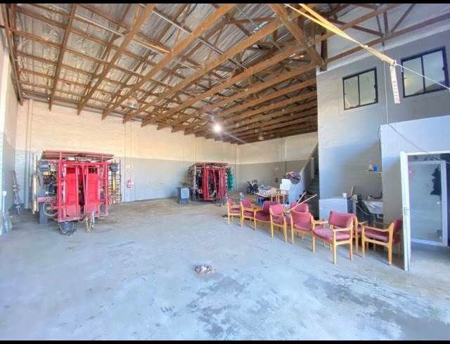 300M² WAREHOUSE TO LET IN FISANTEKRAAL INDUSTRIAL
