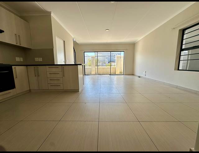 3 BEDROOM TOWNHOUSE TO LET IN PARKLANDS