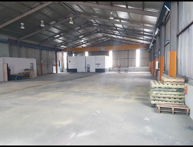 880M² WAREHOUSE TO LET IN SPARTAN