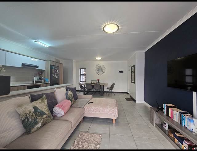 2 BEDROOM APARTMENT TO LET IN BALLITO CENTRAL