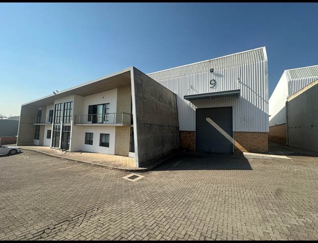 1,166M² WAREHOUSE TO LET IN LINBRO PARK
