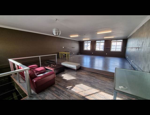 75M² BUSINESS TO LET IN WOODSTOCK