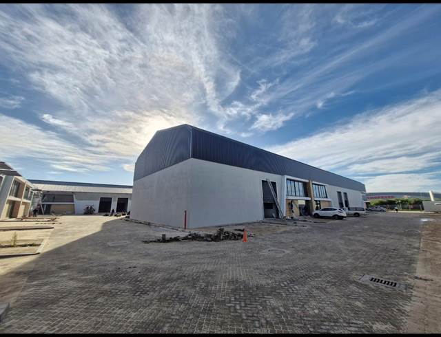 409M² WAREHOUSE TO LET IN STIKLAND INDUSTRIAL